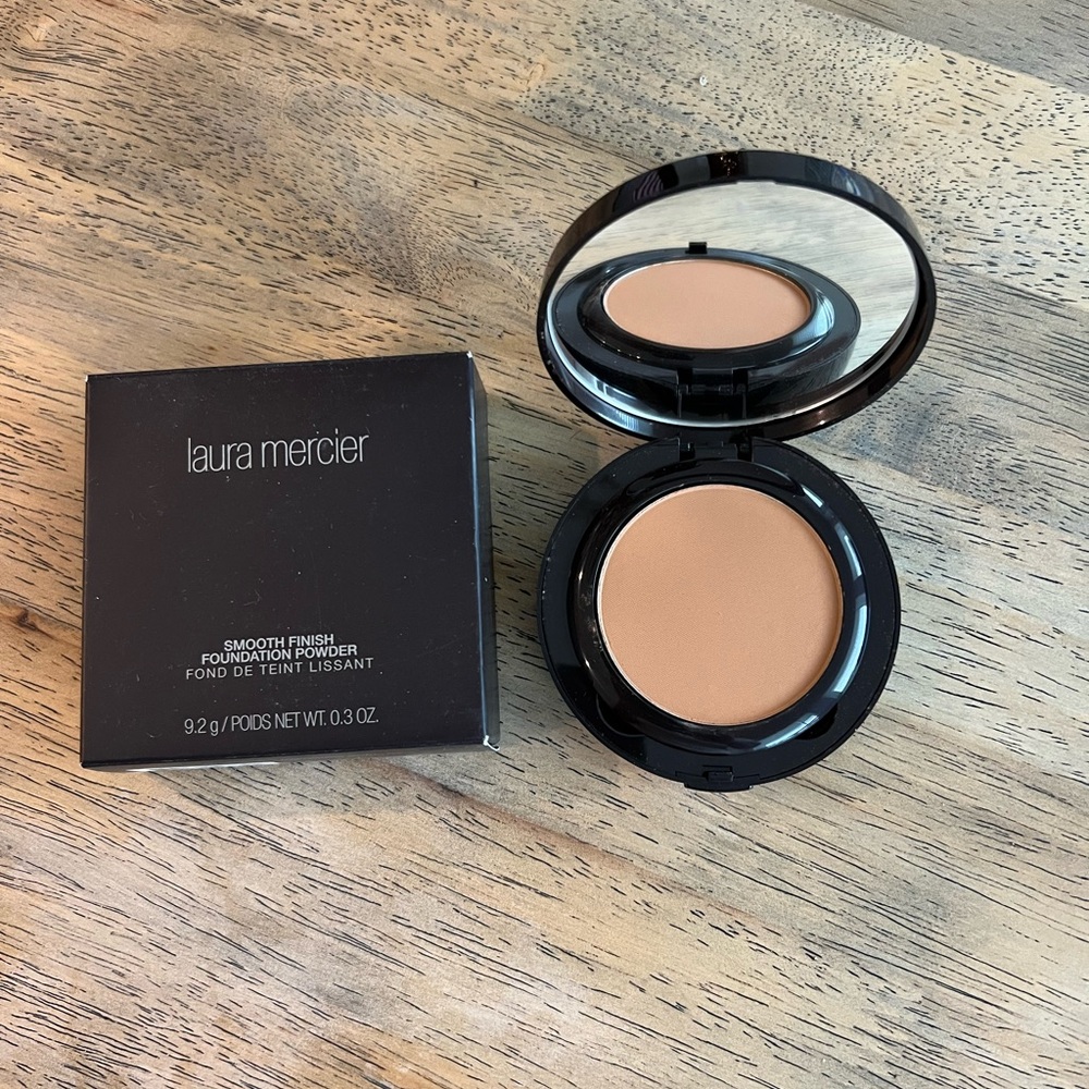 Laura Mercier Smooth Finish Foundation Powder - Creamy Tan